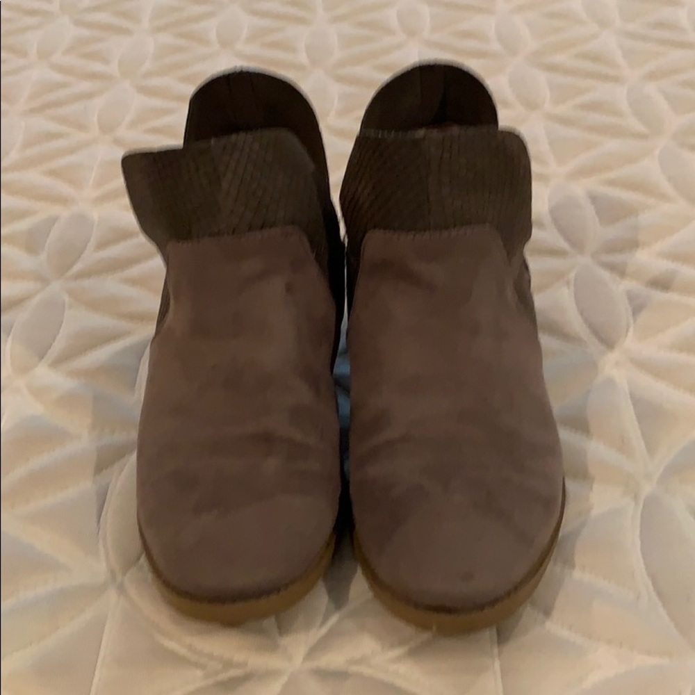 American eagle grey booties